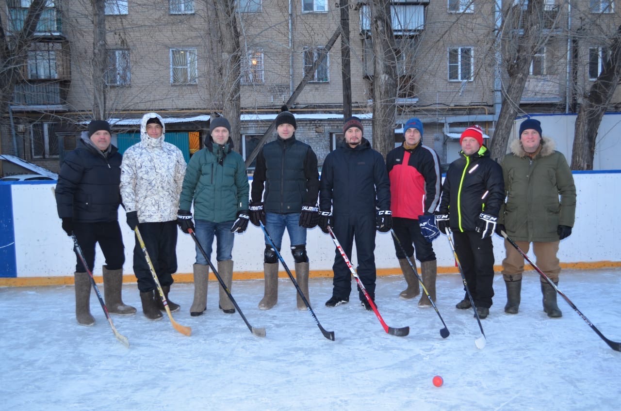 Read more about the article Прошла открытая тренировка по хоккею с представителями администрации города